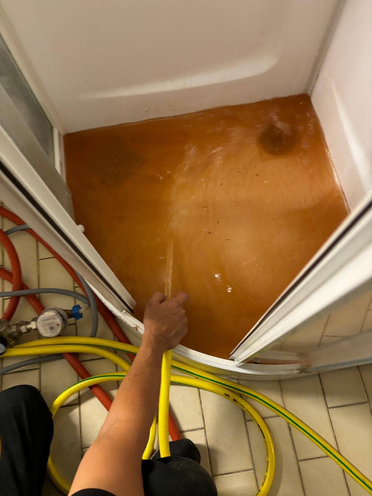 Installation de chauffe eau au sol hydraulique