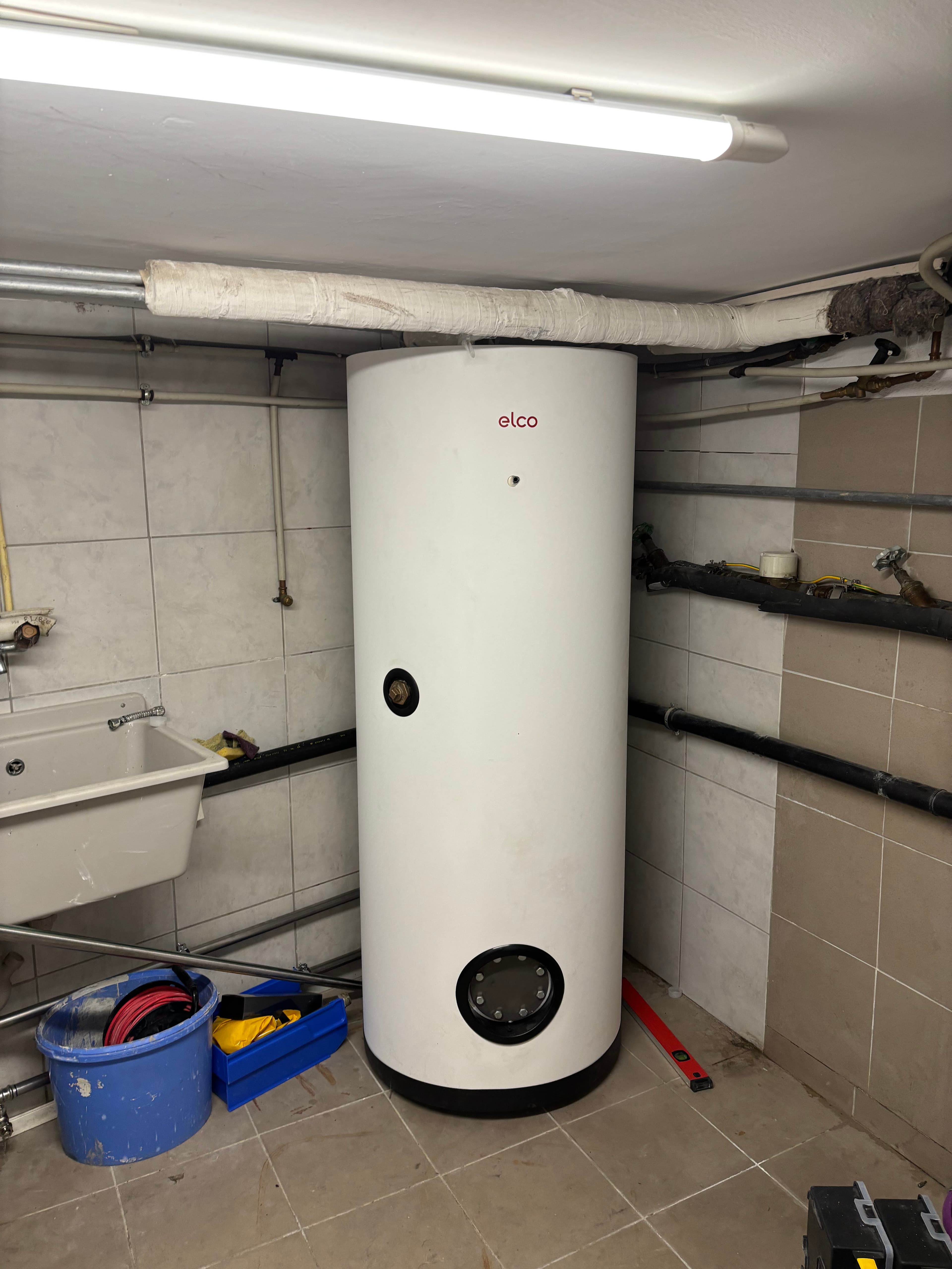 Installation de chauffe-eau / Ballon d'eau chaude et détartrage