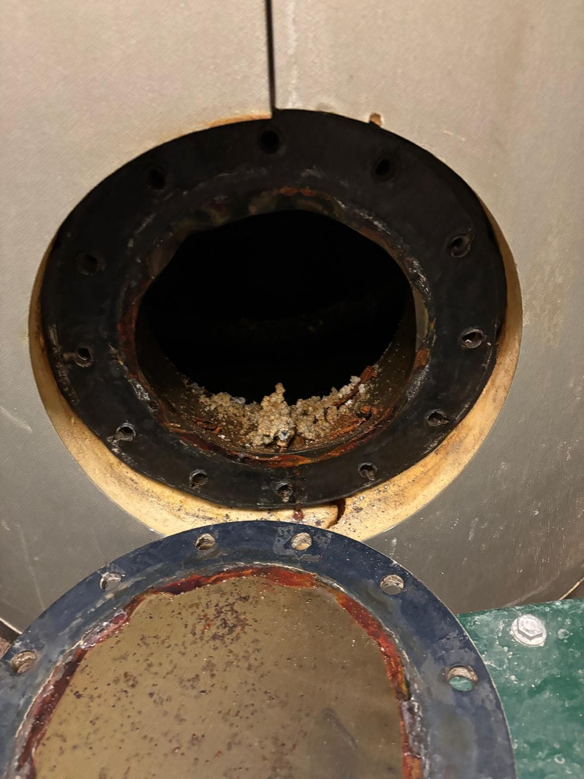 Installation de chauffe-eau / Ballon d'eau chaude et détartrage